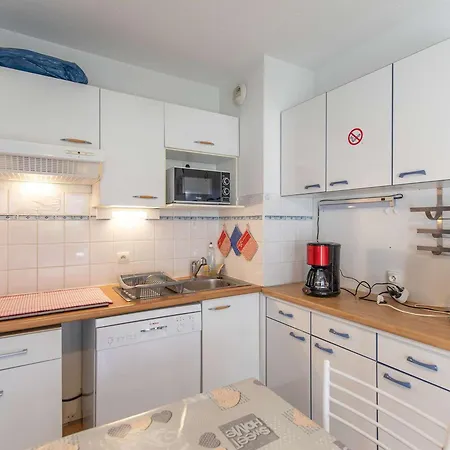 T2 Cabine, 5 Pers, Balcon, Parking, Pres Des Commodites - Fr-1-402-144 شقة